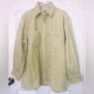 Levi’s relaxed fit button up (M)